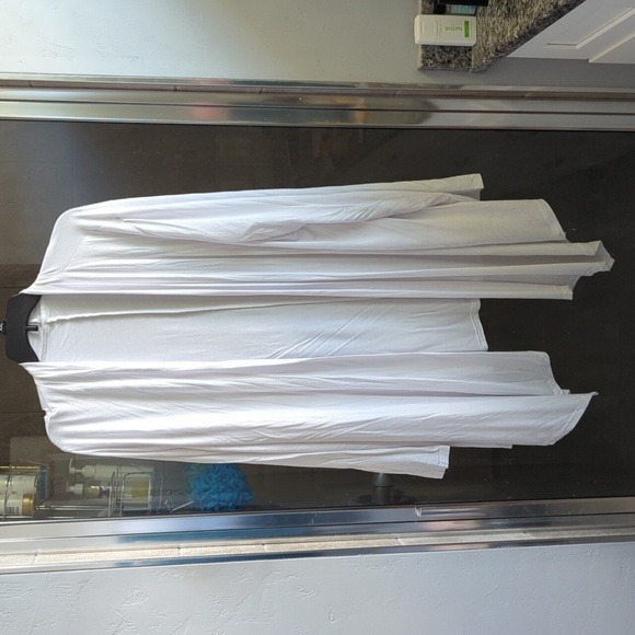 NWOT IN'VOLAND White Lightweight Cardigan - Picture 6 of 11